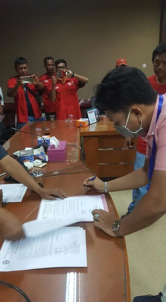 Penandatanganan MOU yang terjalin pada RDP di kantor DPRD Muara Enim