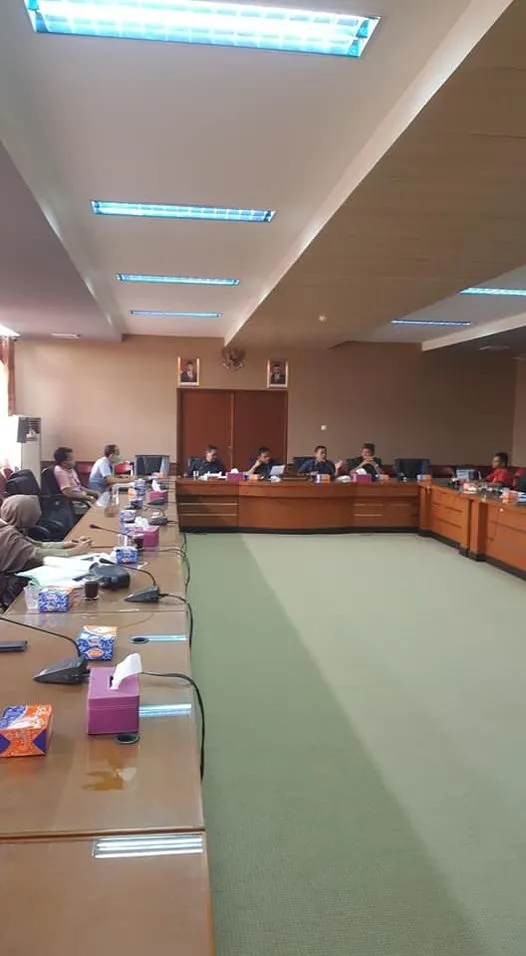 Menghadiri undangan RDP di kantor DPRD Muara Enim